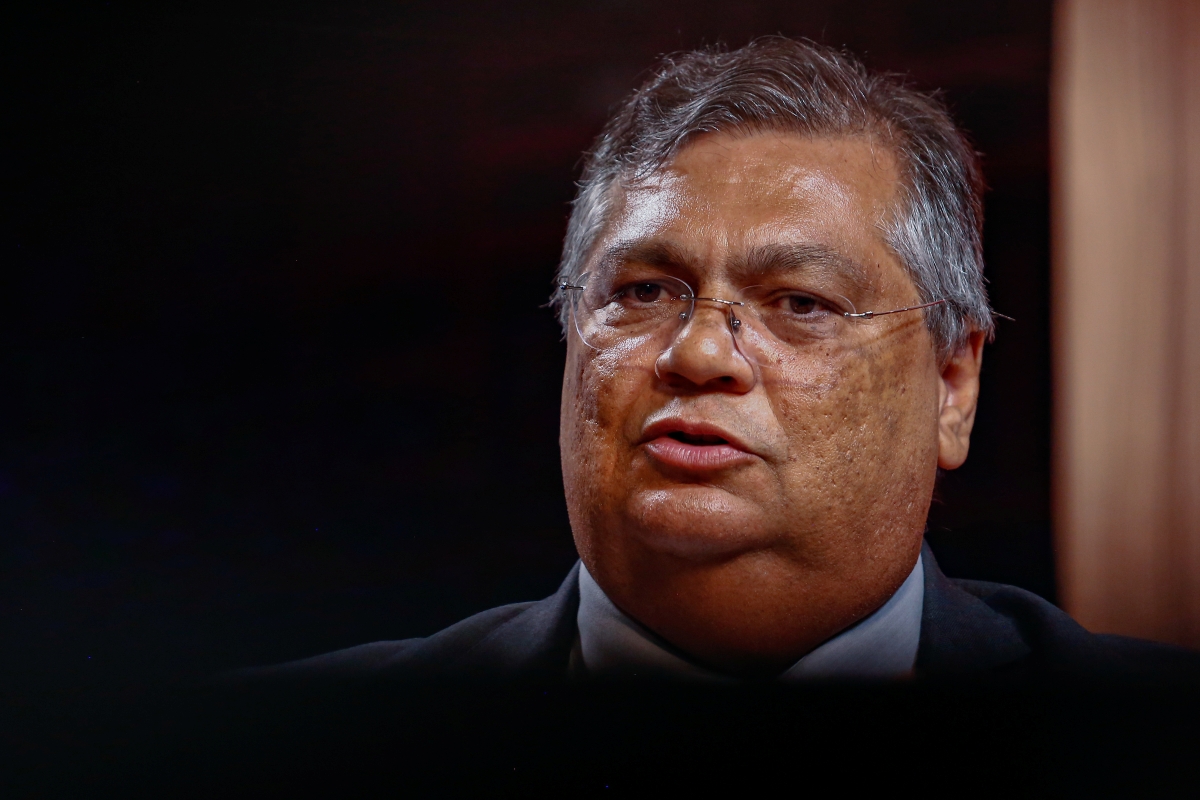 Dino proíbe emendas para ONGs ligadas a familiares de parlamentares