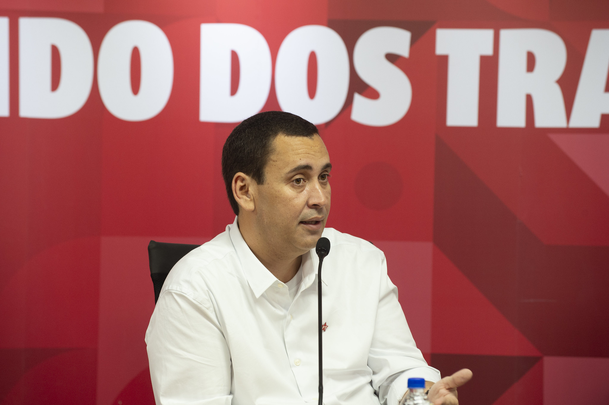 Crítico das big techs, PT aposta em app próprio para falar com base