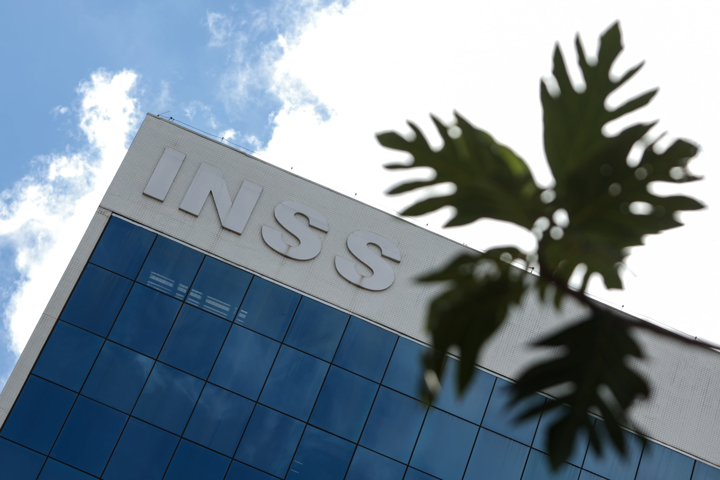 Ex-assessor de deputado federal recebeu Pix de preso na farra do INSS