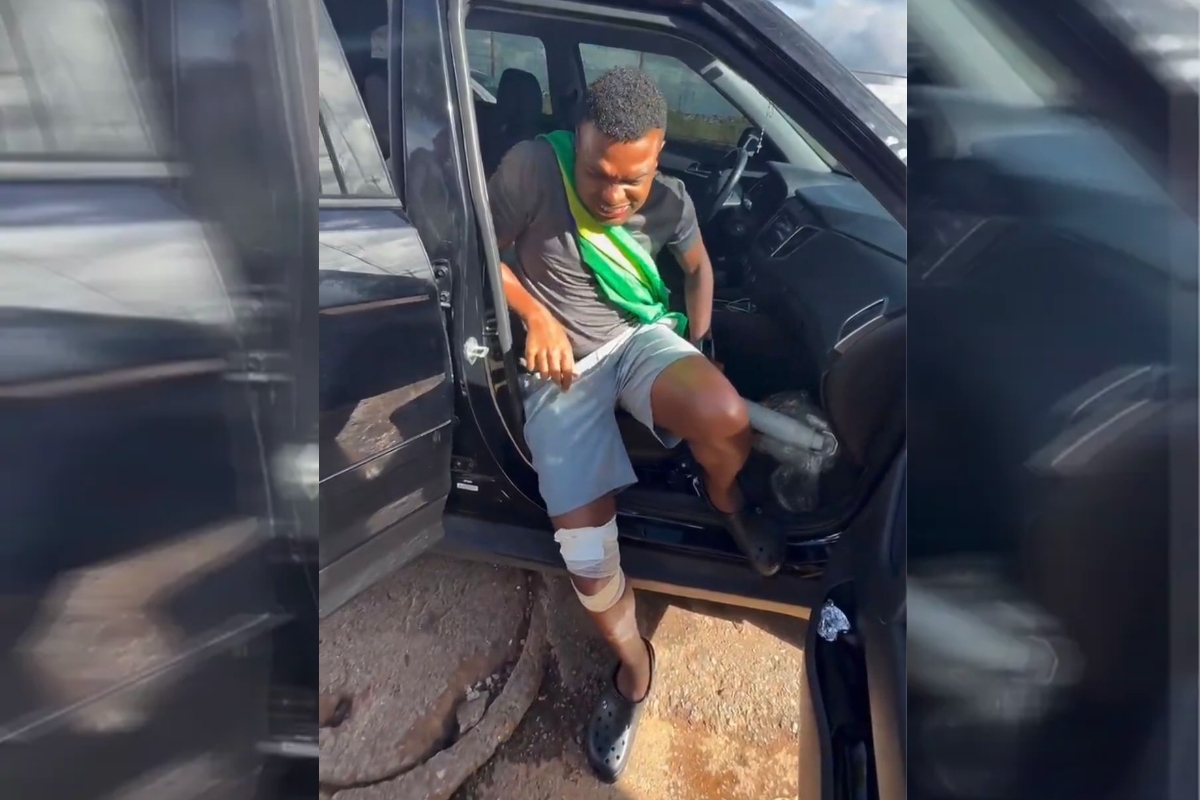 Holiday lesiona joelho em ato de Nikolas e acaba em cadeira de rodas