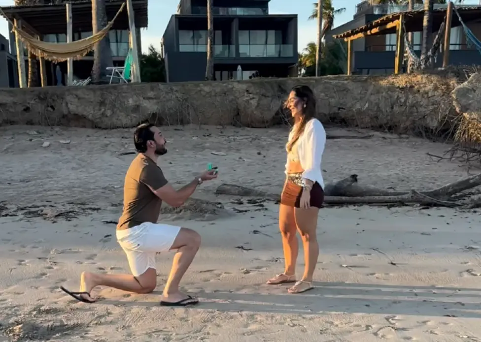 Jarude pede Ana Paula Correia em casamento em cenário paradisíaco