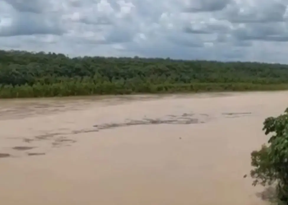 Rio Tarauacá volta a subir levemente, mas permanece abaixo da cota de transbordamento