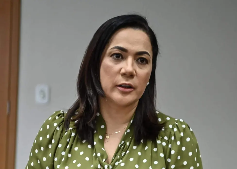 Se correr o bicho pega, se ficar o bicho come, o dilema de Mailza no jogo do poder