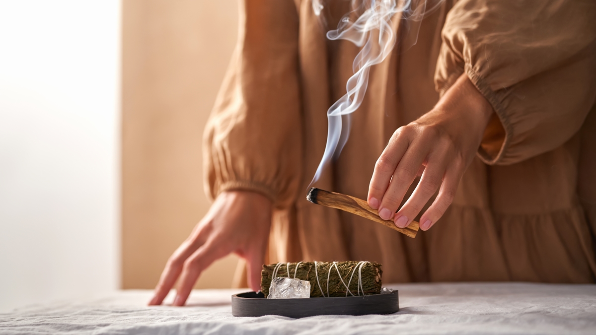 Fim do mês: veja ritual simples para deixar o passado para trás