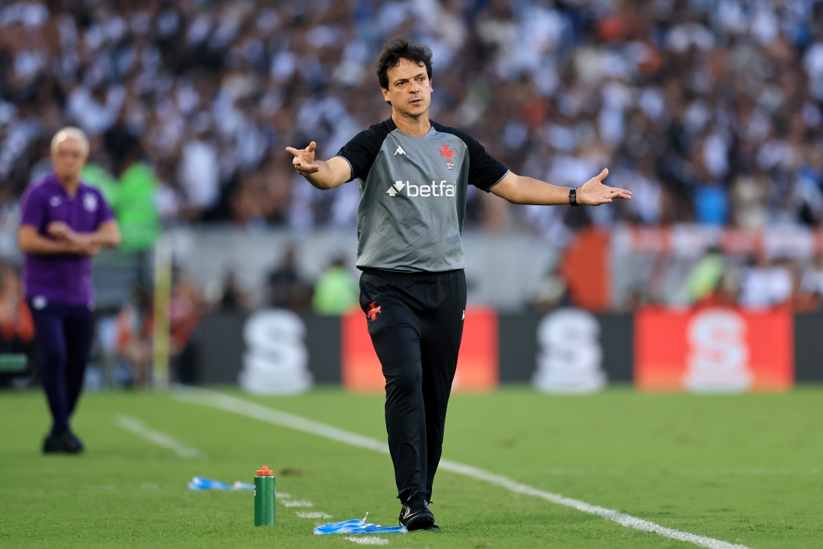 Fernando Diniz dá bronca em jogadores do Vasco durante o jogo; veja