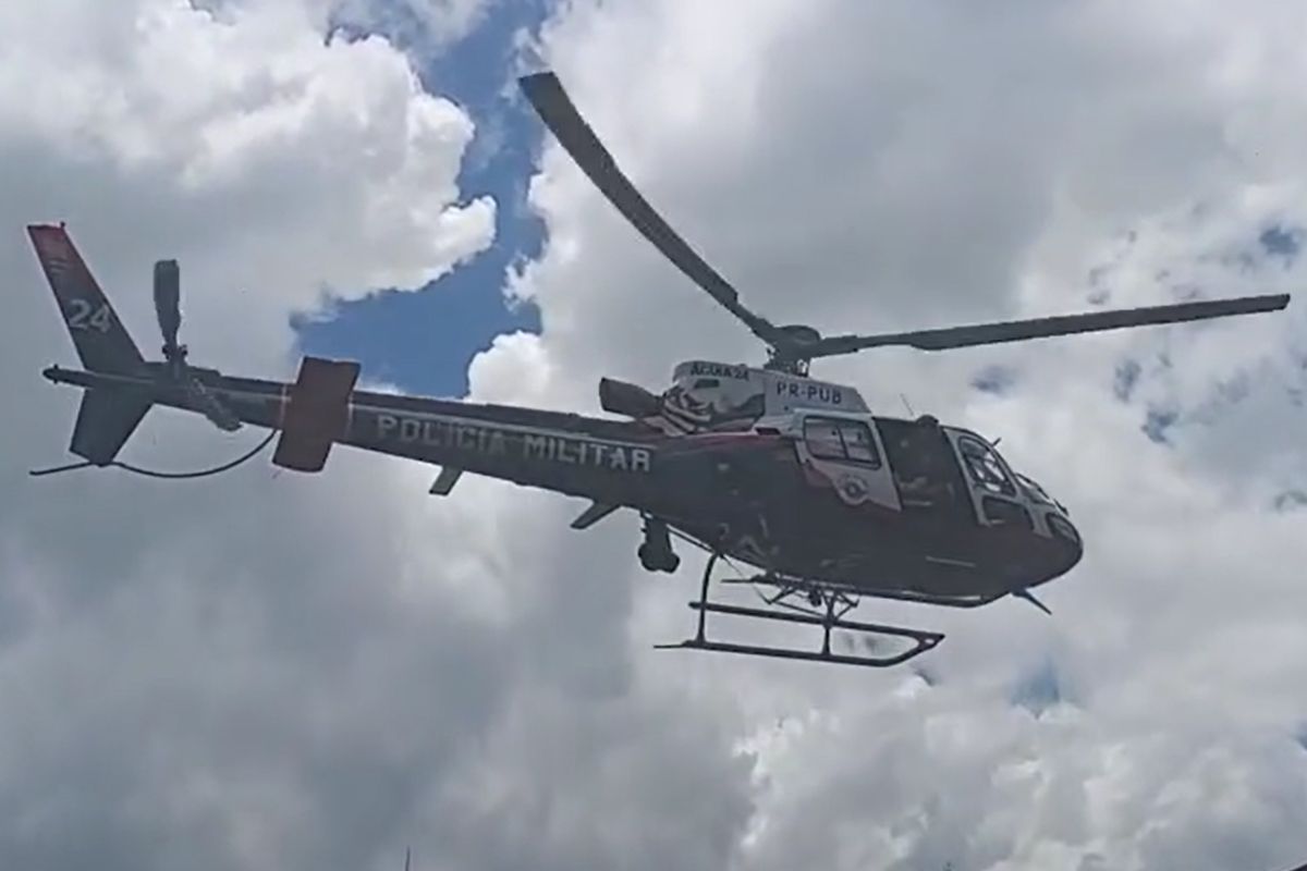 Homem é furado por lança ao pegar fruta e salvo pelo helicóptero da PM. Vídeo