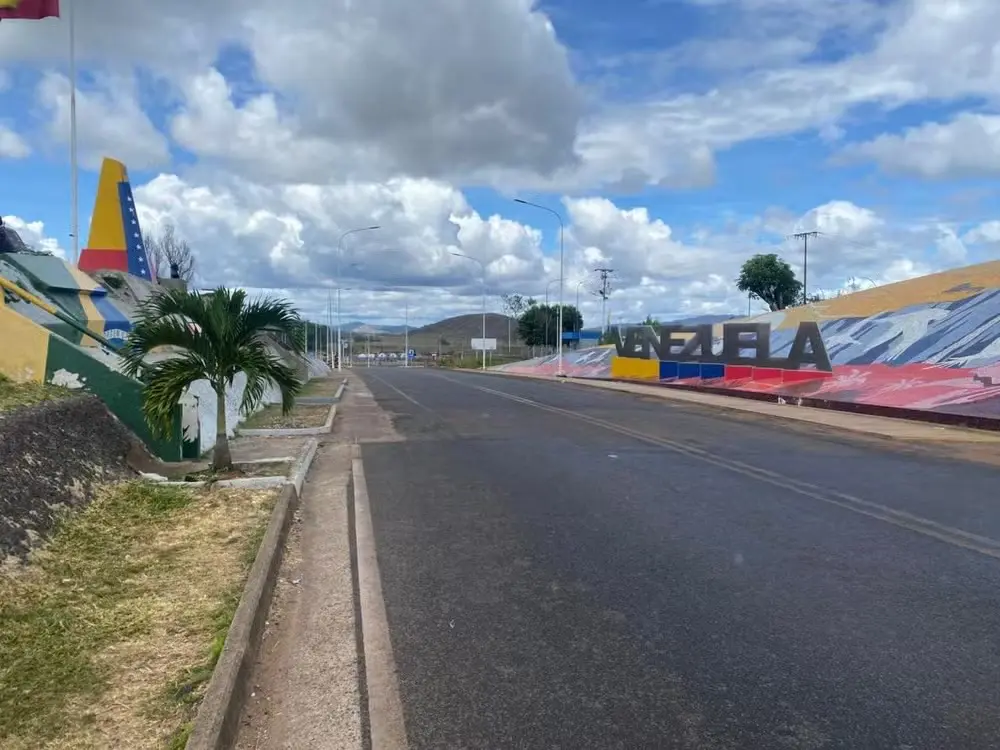 Fronteira entre Venezuela e Brasil é reaberta em Pacaraima após ataque dos EUA