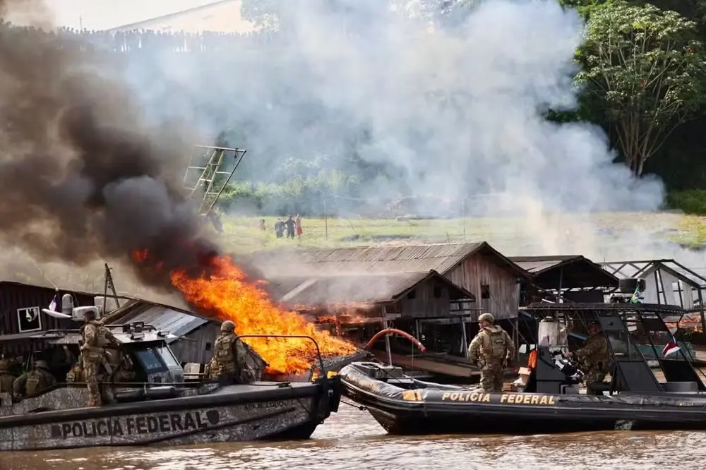 PF destrói mais de 375 dragas e causa prejuízo de R$ 1,4 bilhão ao garimpo ilegal no AM