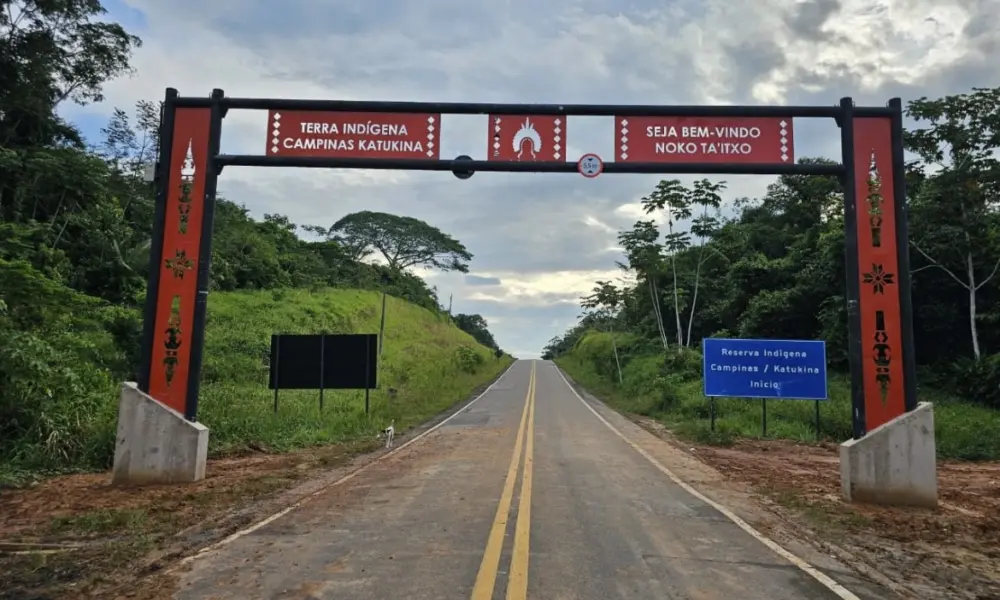 Indígenas vítimas de acidente na BR-364 seguem na UTI; eles estavam sem capacete