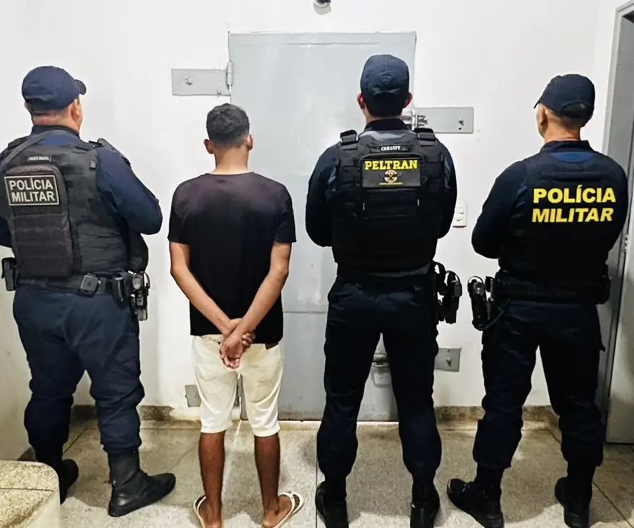Homem é preso pela PM com motocicleta roubada logo após o furto em Cruzeiro do Sul