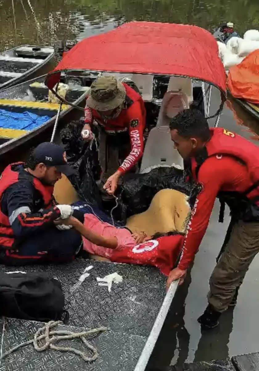 Equipes do Samu e Corpo de Bombeiros realizam socorro de gestante em situação grave no Juruá