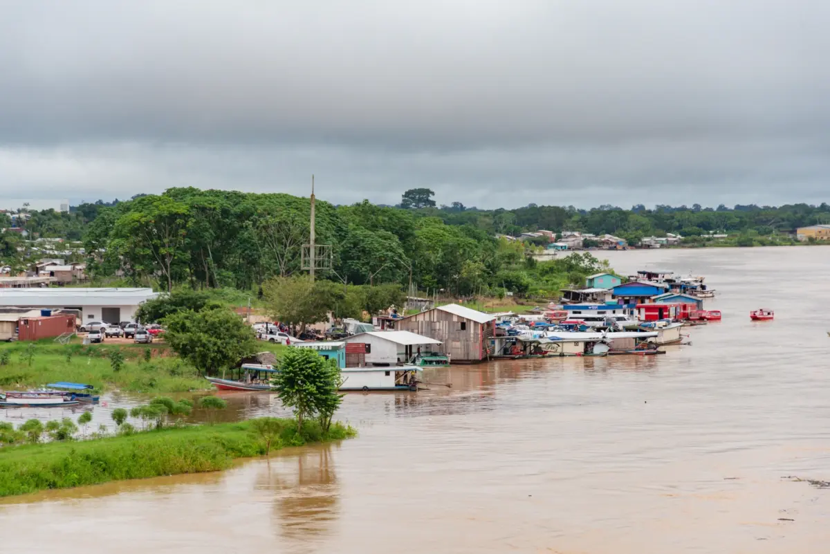 Rio Juruá atinge 12,87 metros e fica a 13 cm da cota de alerta em Cruzeiro do Sul