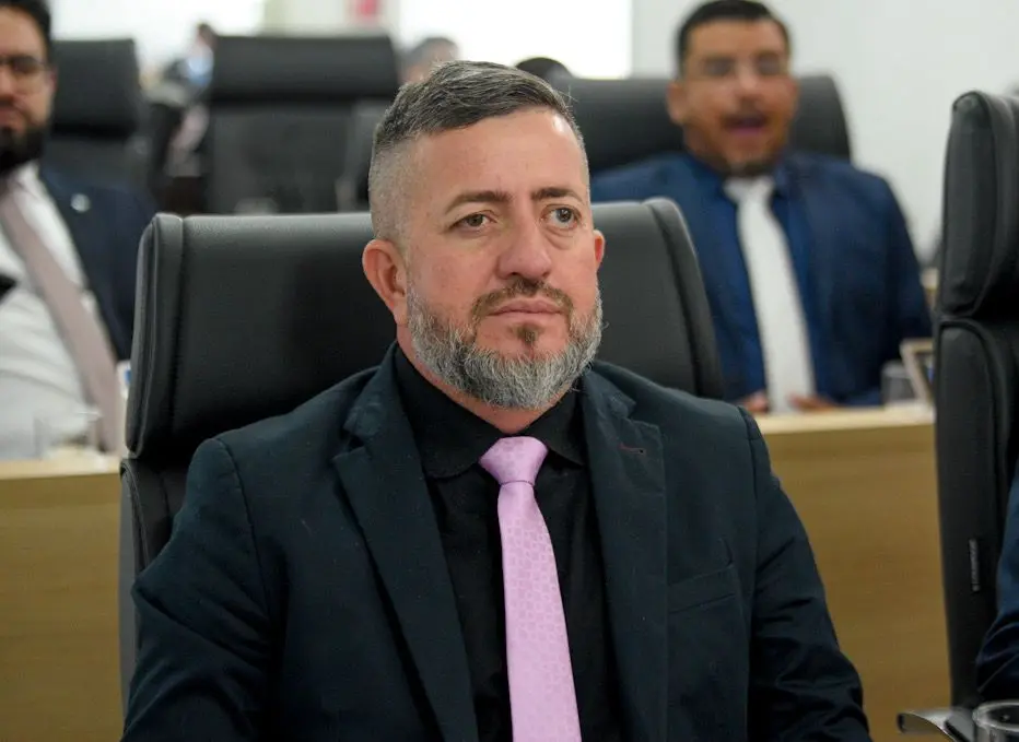 Câmara exonera assessora do gabinete de Márcio Mustafá ligada a líder do CV