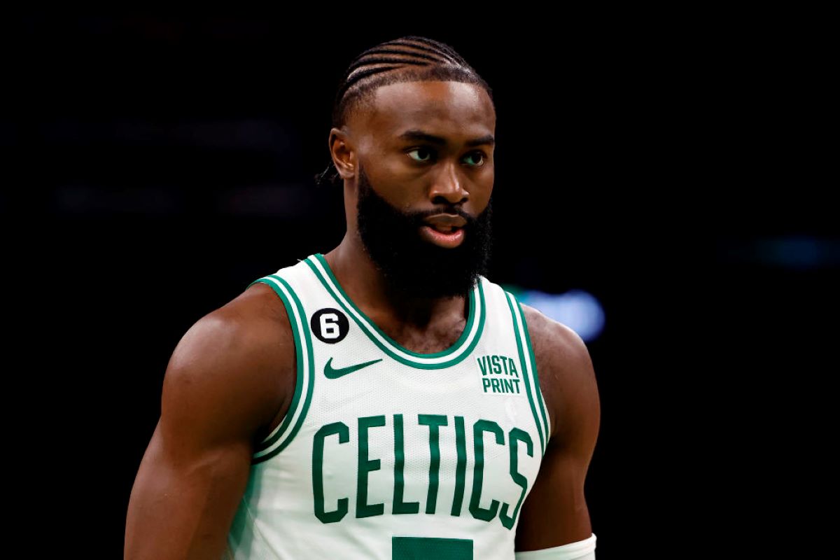 Astro do Boston Celtics é multado pela NBA após críticas à arbitragem