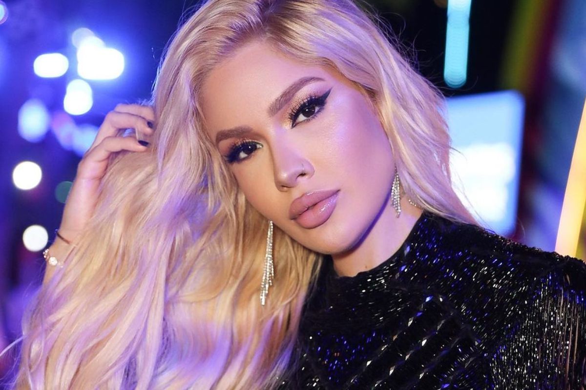 Karoline Lima surpreende com fotos dela de 12 anos atrás