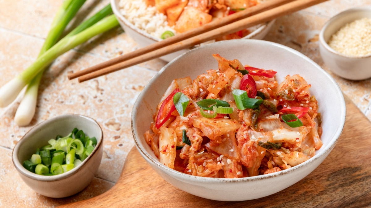 Kimchi de ora-pro-nóbis transforma planta em fermentado saboroso