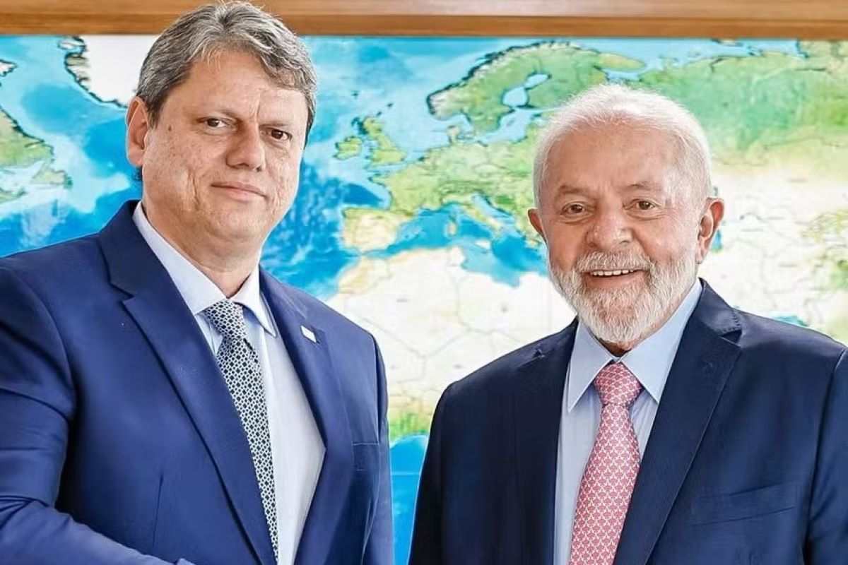 Ministro de Lula se junta a aliado de Tarcísio em aceno a evangélicos