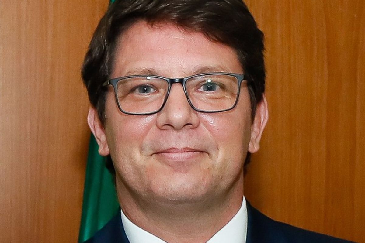 Mario Frias critica Wagner Moura por críticas a Bolsonaro: "Não passa de um frango"