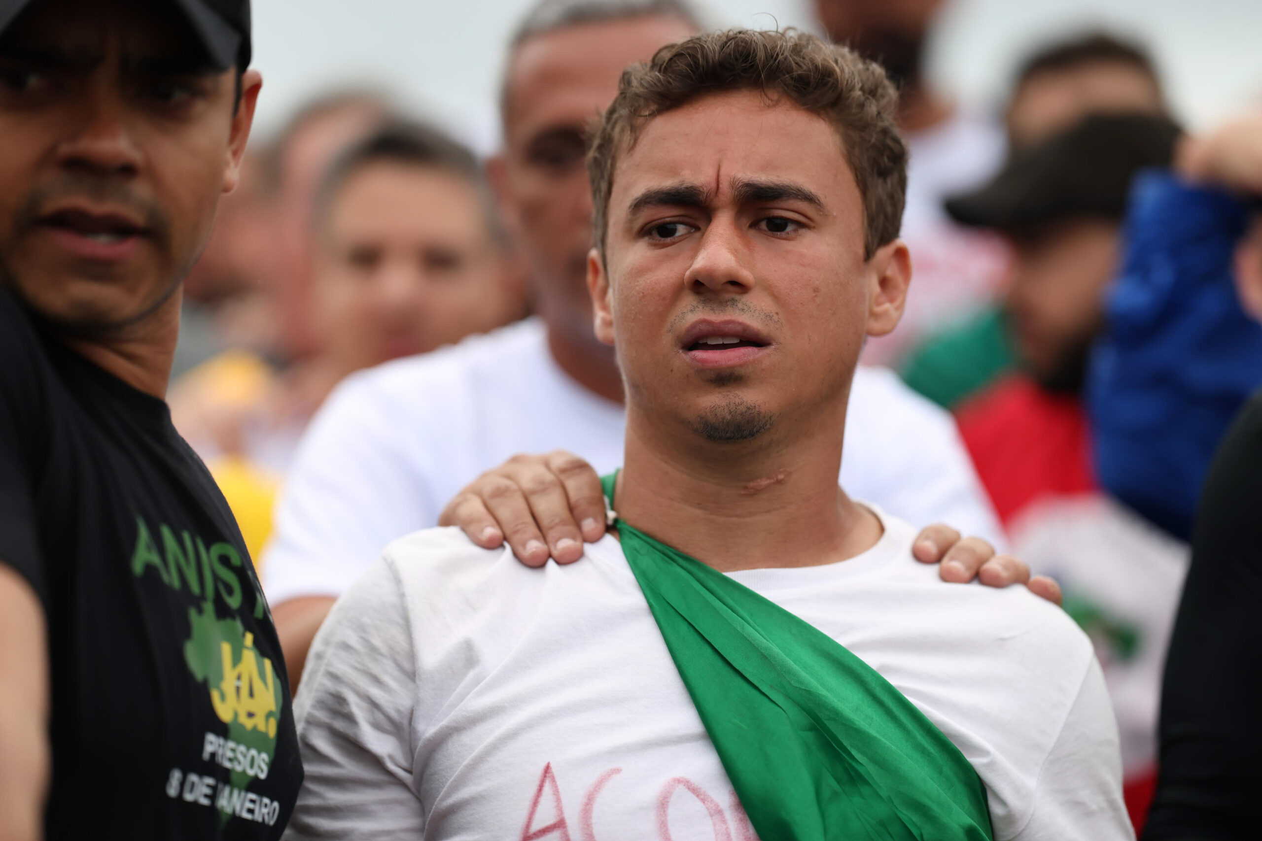 Nikolas rebate críticas sobre caminhada: "Estou de férias, faço o que quiser". Vídeo