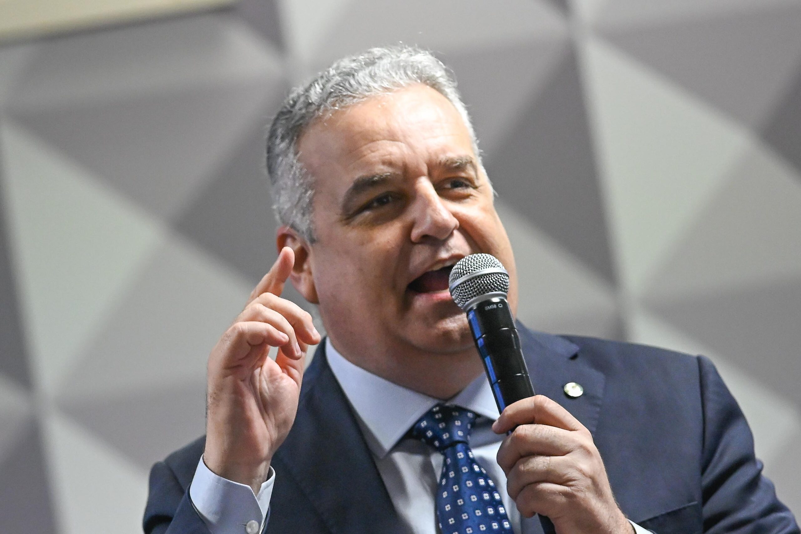 CPMI do INSS cogita ir ao STF para prorrogar os trabalhos, diz relator