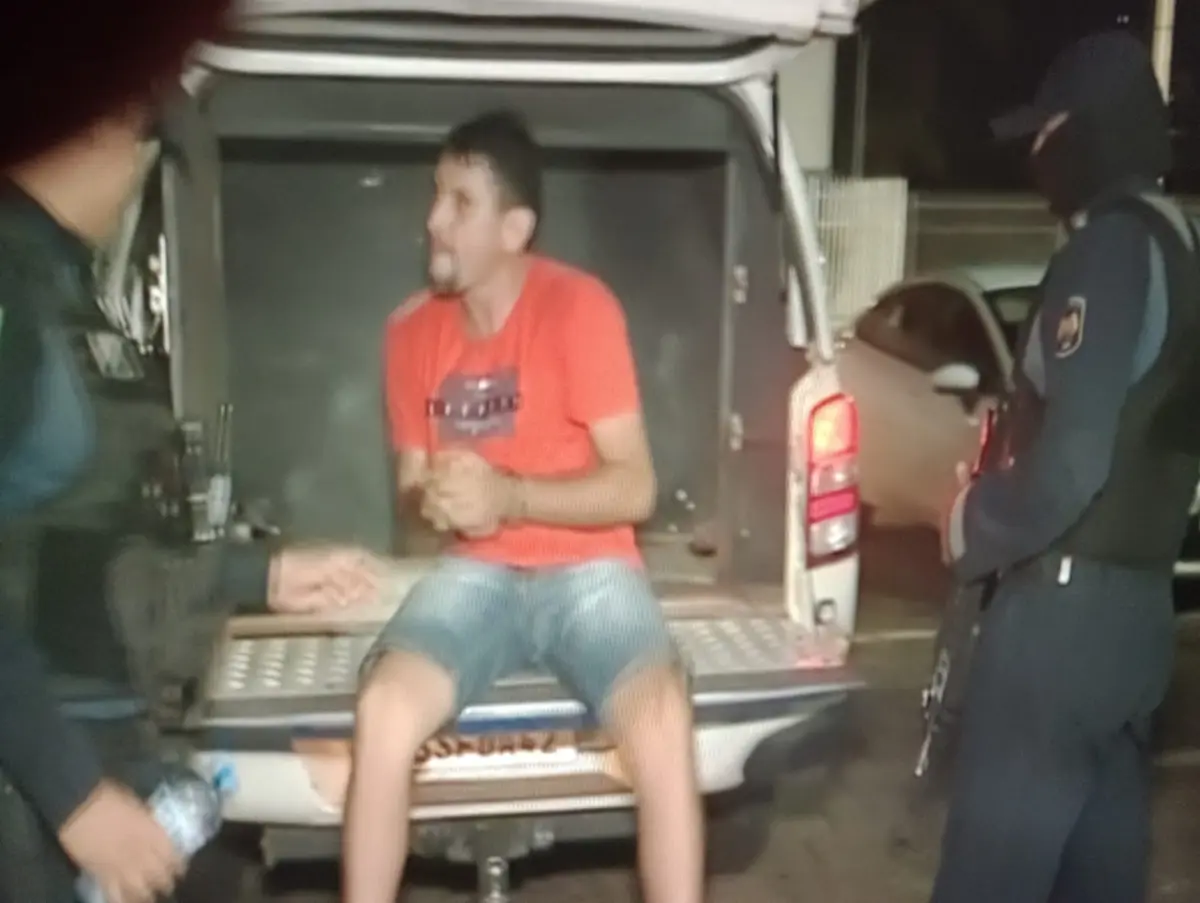 Motorista de aplicativo fura barreira policial, foge e é preso com cocaína na AC-10