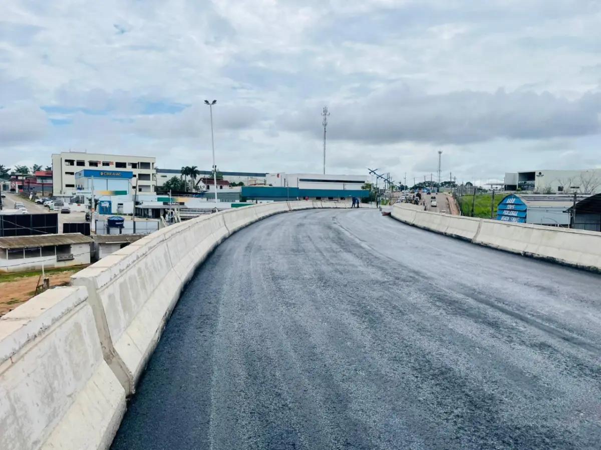 Com 90% da obra concluída, elevado Mamedio Bittar recebe camada asfáltica