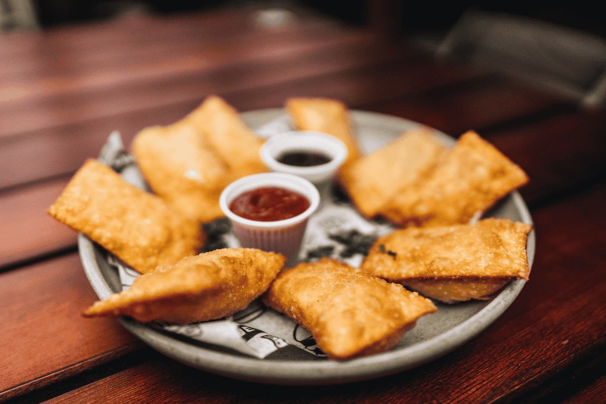 Massa de pastel de feira crocante e sequinha para fazer em casa