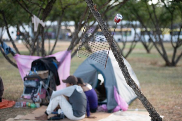 Pessoas em situação de rua terão cargos comissionados no GDF; entenda