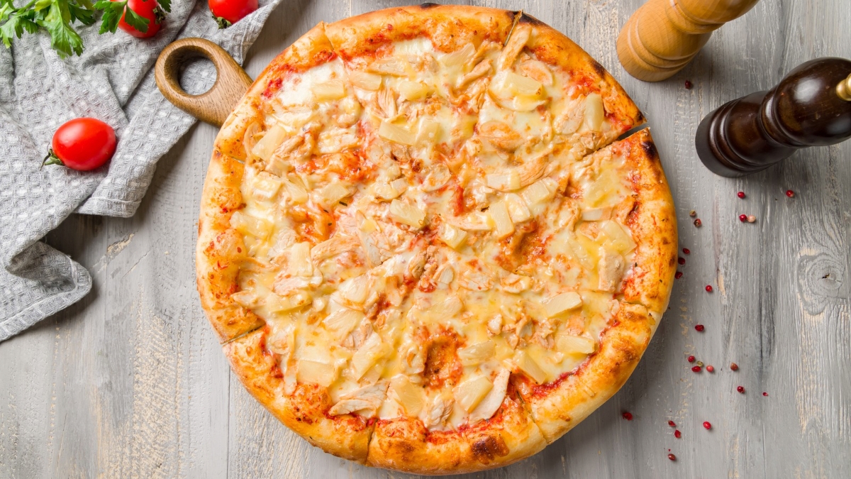 Massa de pizza simples pode ser feita em casa sem complicação