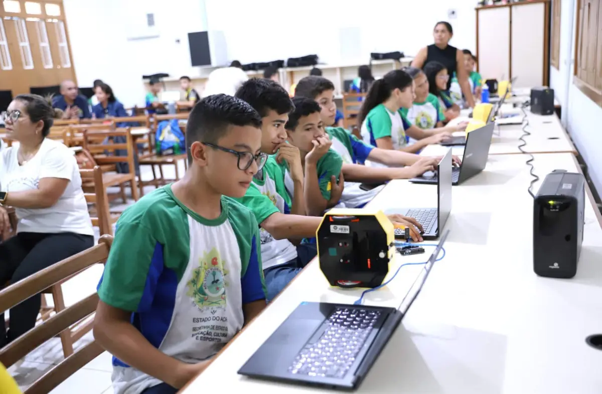 Ensino de computação e robótica passa a fazer parte da formação escolar no Acre