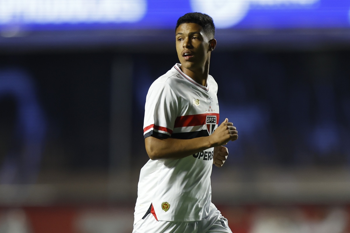 São Paulo anuncia renovação de contrato de Ryan Francisco