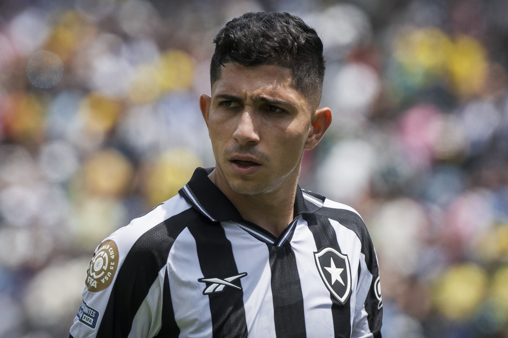 Técnico do Botafogo confirma acerto de Savarino com Fluminense