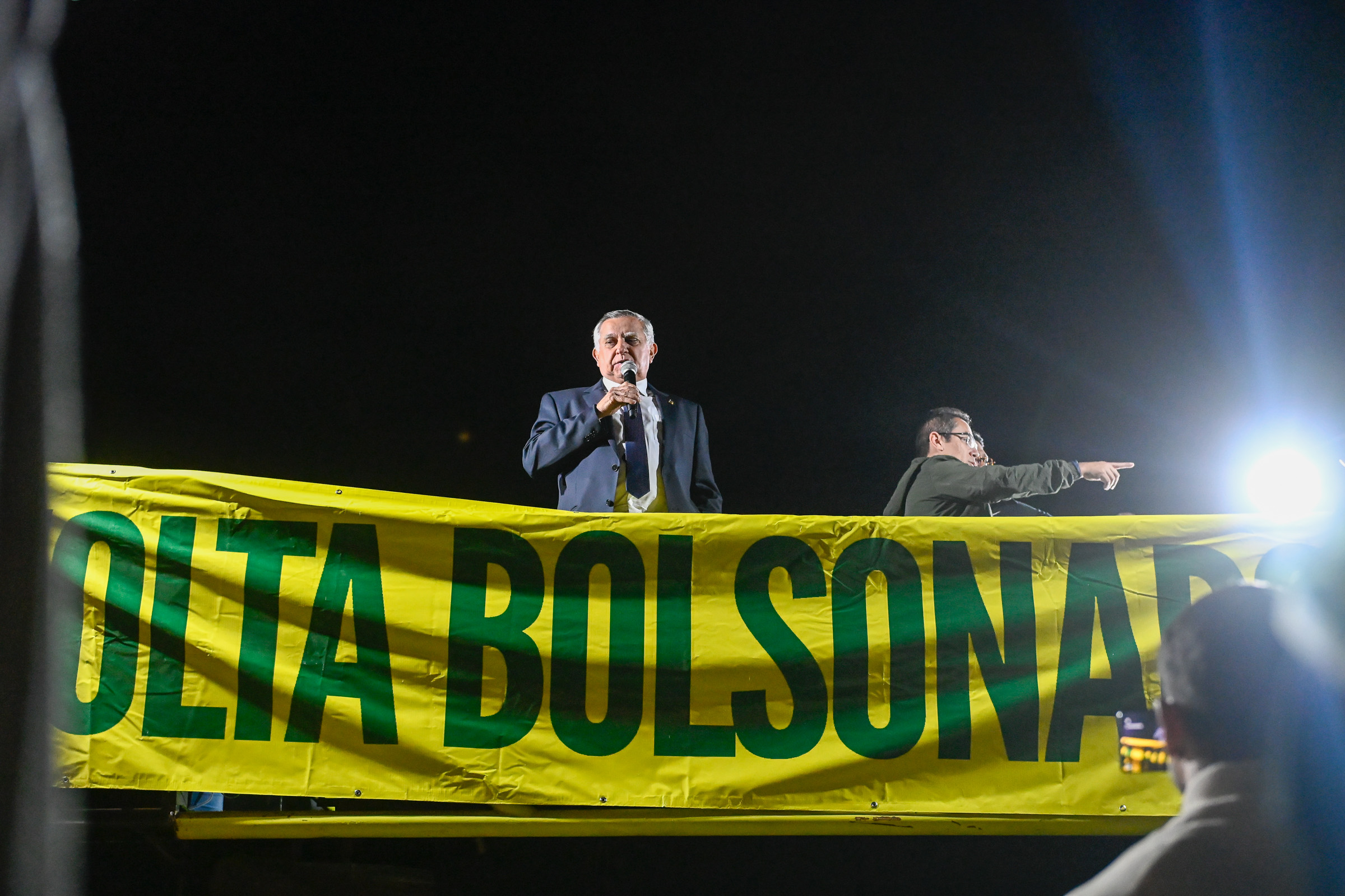Senador cita morte de preso do 8/1 na Papuda e faz alerta sobre Bolsonaro