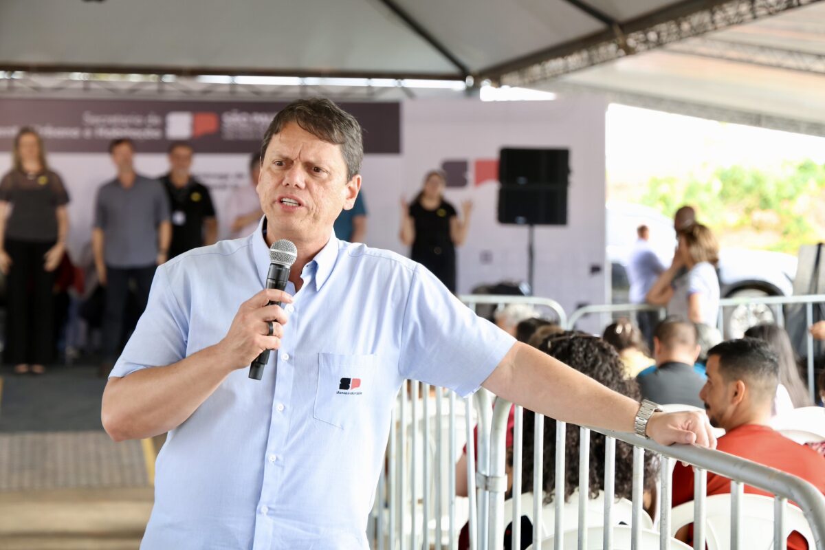 Tarcísio almoça com Carlos fora da agenda antes de visita a Bolsonaro