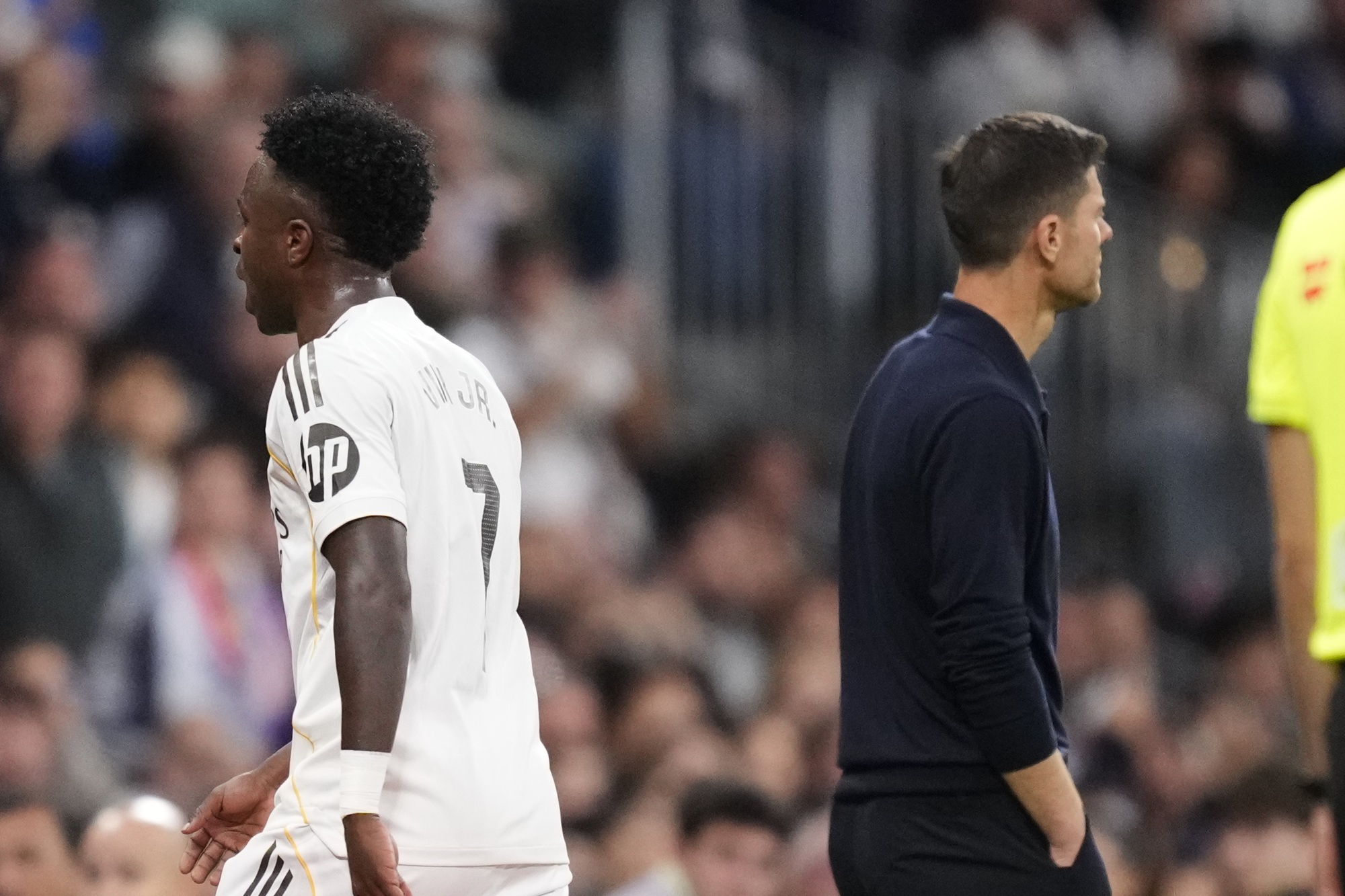 Vini Jr. toma atitude após saída de Xabi Alonso do Real Madrid