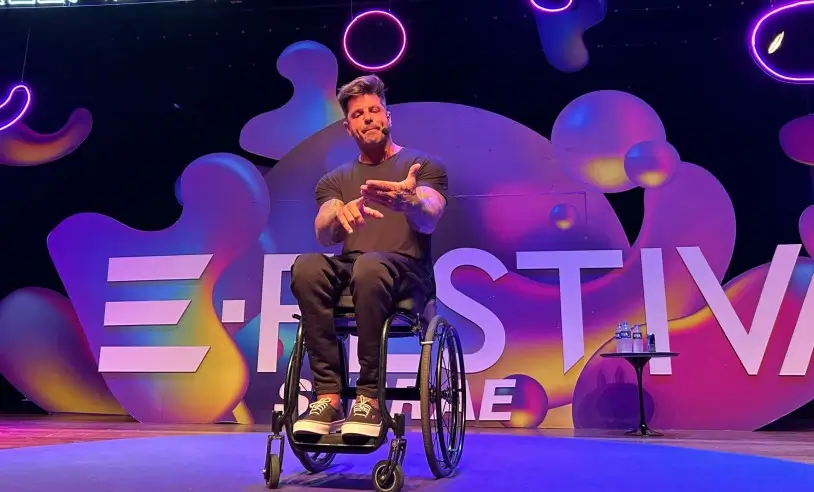 Ex-BBB Fernando Fernandes fará palestra em Cruzeiro do Sul nesta quinta-feira