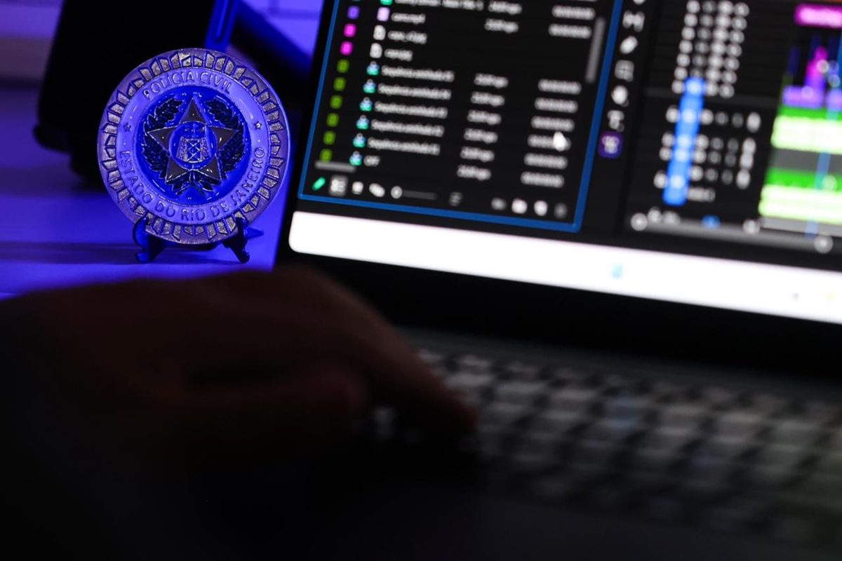 “Quarto Reich”: homem é preso por atacar promotora, juíza e advogada