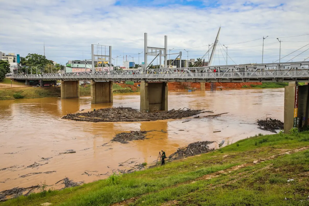 Rio Acre marca 10,77 metros e permanece abaixo da cota de alerta na capital