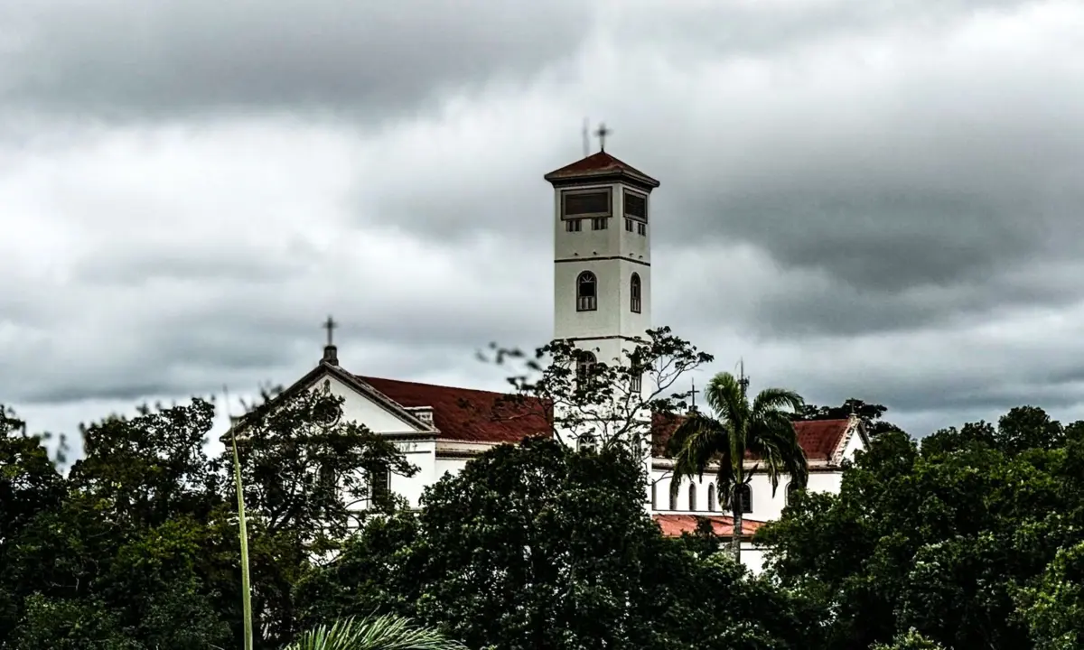 Quarta-feira será quente e abafada, com chuvas passageiras em todo o Acre