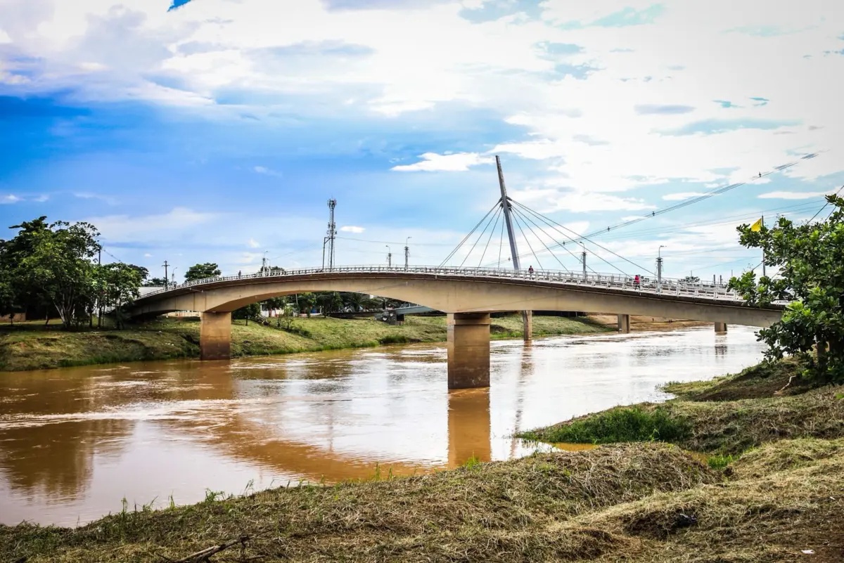 Rio Acre segue em queda neste sábado e permanece abaixo da cota de alerta