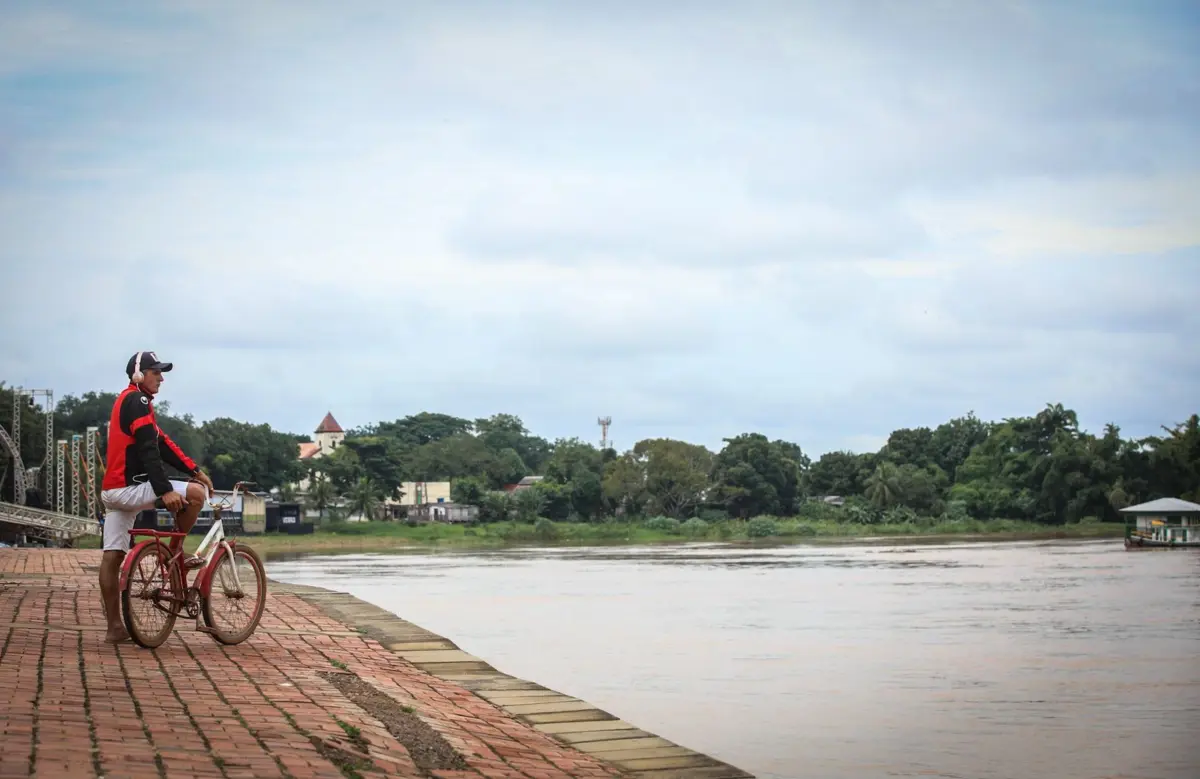 Rio Acre chega a 14,99 metros e segue acima da cota de transbordo