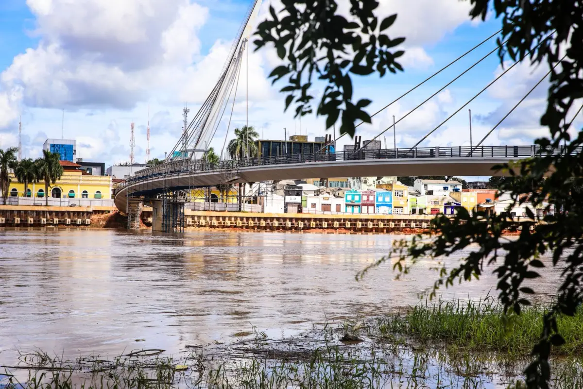 Rio Acre marca 10,23 metros e segue abaixo da cota de alerta