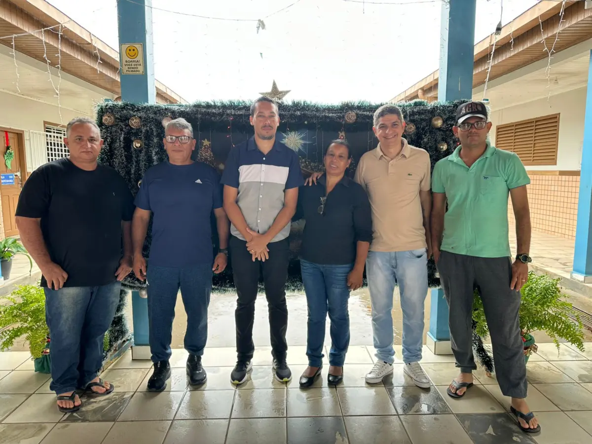 Deputado Calegário e vereador Luan Luz visitam escola em Porto Acre e discutem melhorias