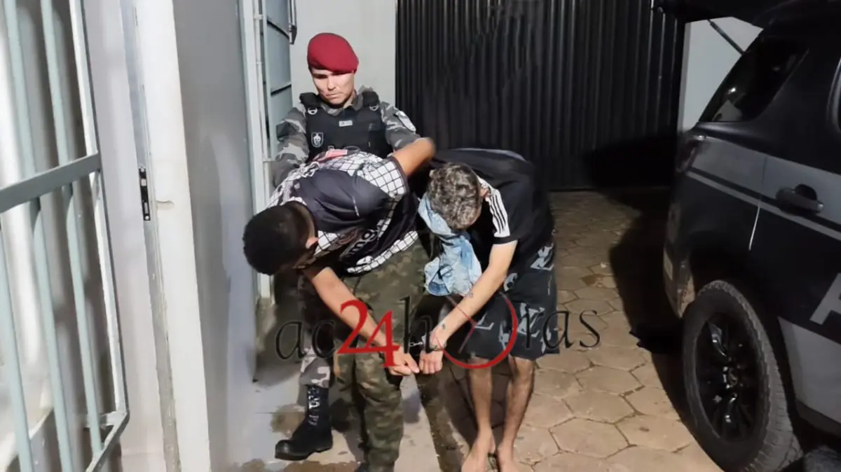 Quatro homens são presos com arma de fogo durante blitz no Santa Inês