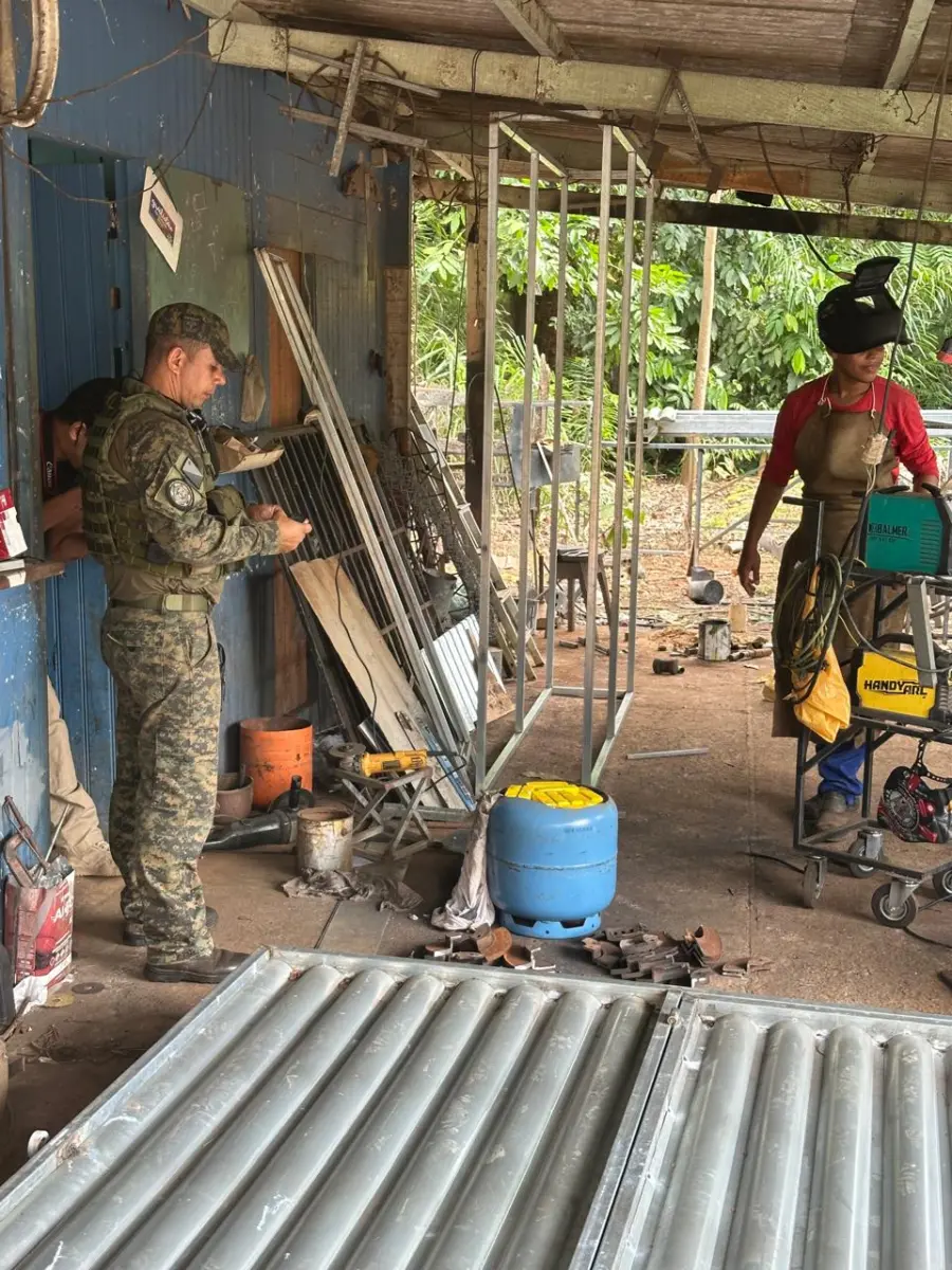 Jovem é presa com 22 quilos de cocaína dentro de uma botija de gás