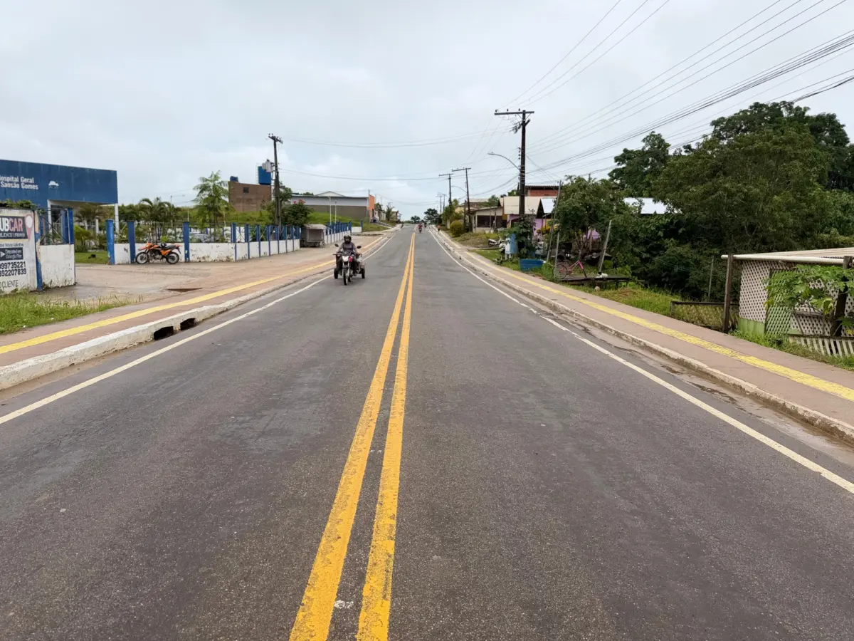Obras de asfalto do Deracre garantem melhores condições de circulação em Tarauacá