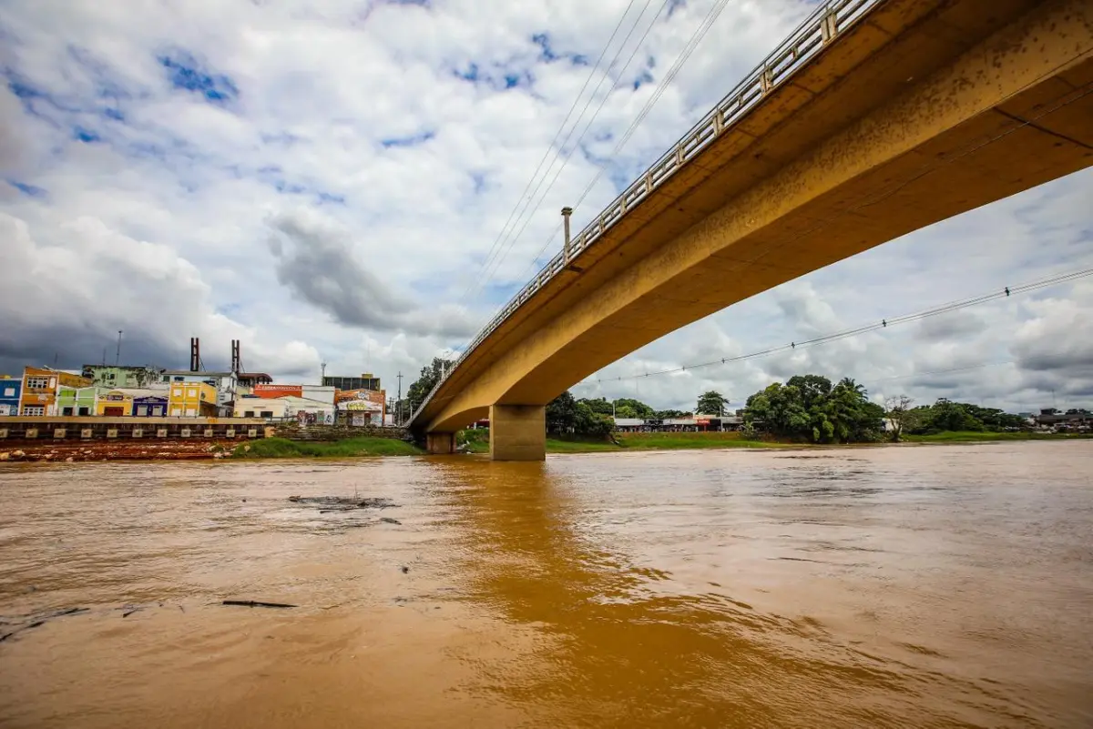 Mesmo com chuva, Rio Acre apresenta leve vazante ao meio-dia