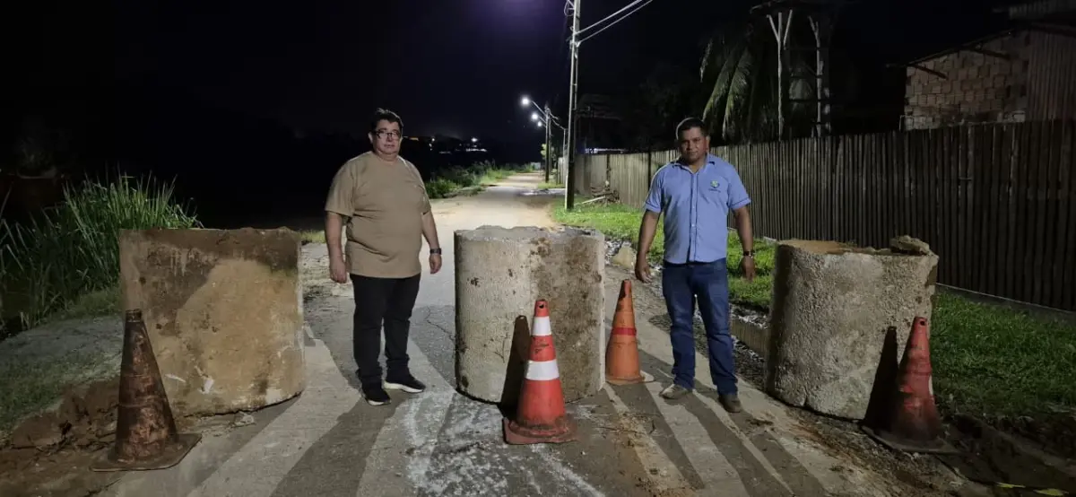 Defesa Civil interdita rua após erosão provocada pela cheia do Rio Acre em Brasileia