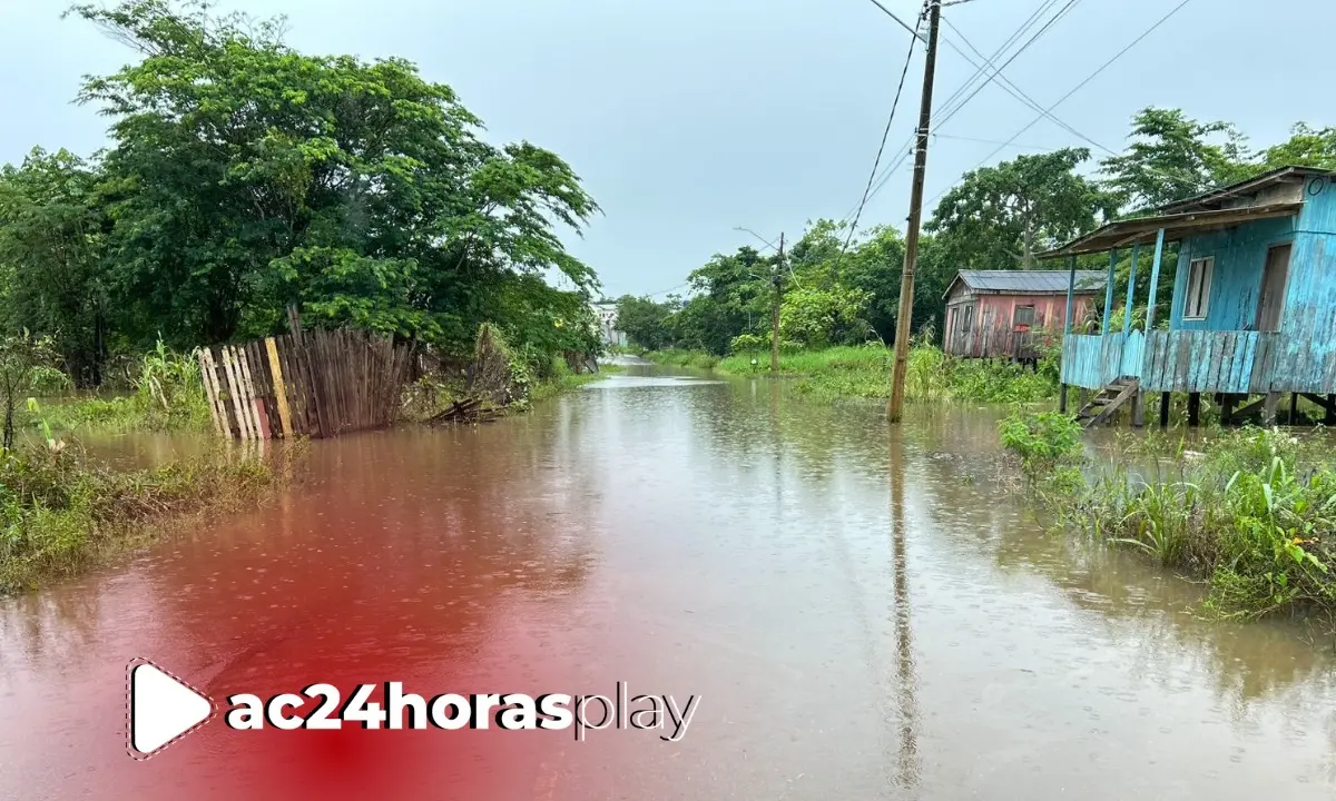 Rio Acre chega a 13,96 m e deixa áreas do bairro 6 de Agosto intransitável