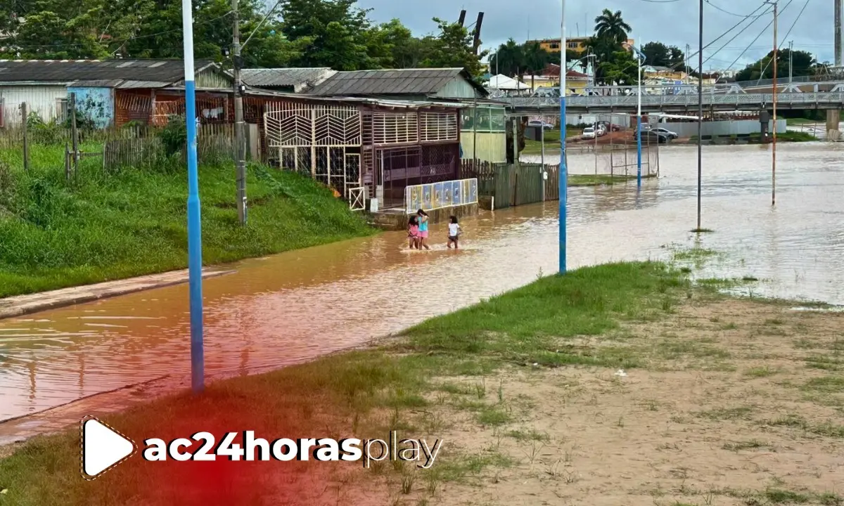 Rio Acre fica apenas 1 cm da cota de transbordamento